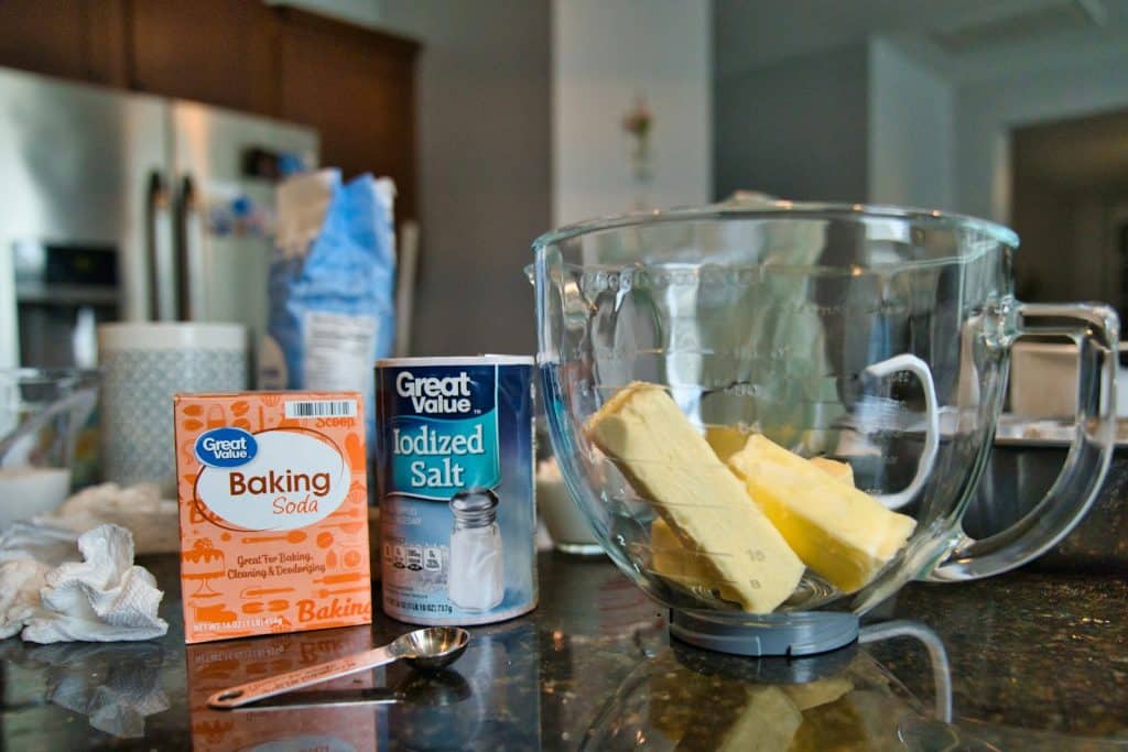 Ingredients to prepare a cake